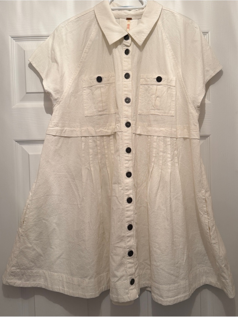 Free People “Ronnie” Poplin Mini Dress in white/ivory. Size: Large
NWOT